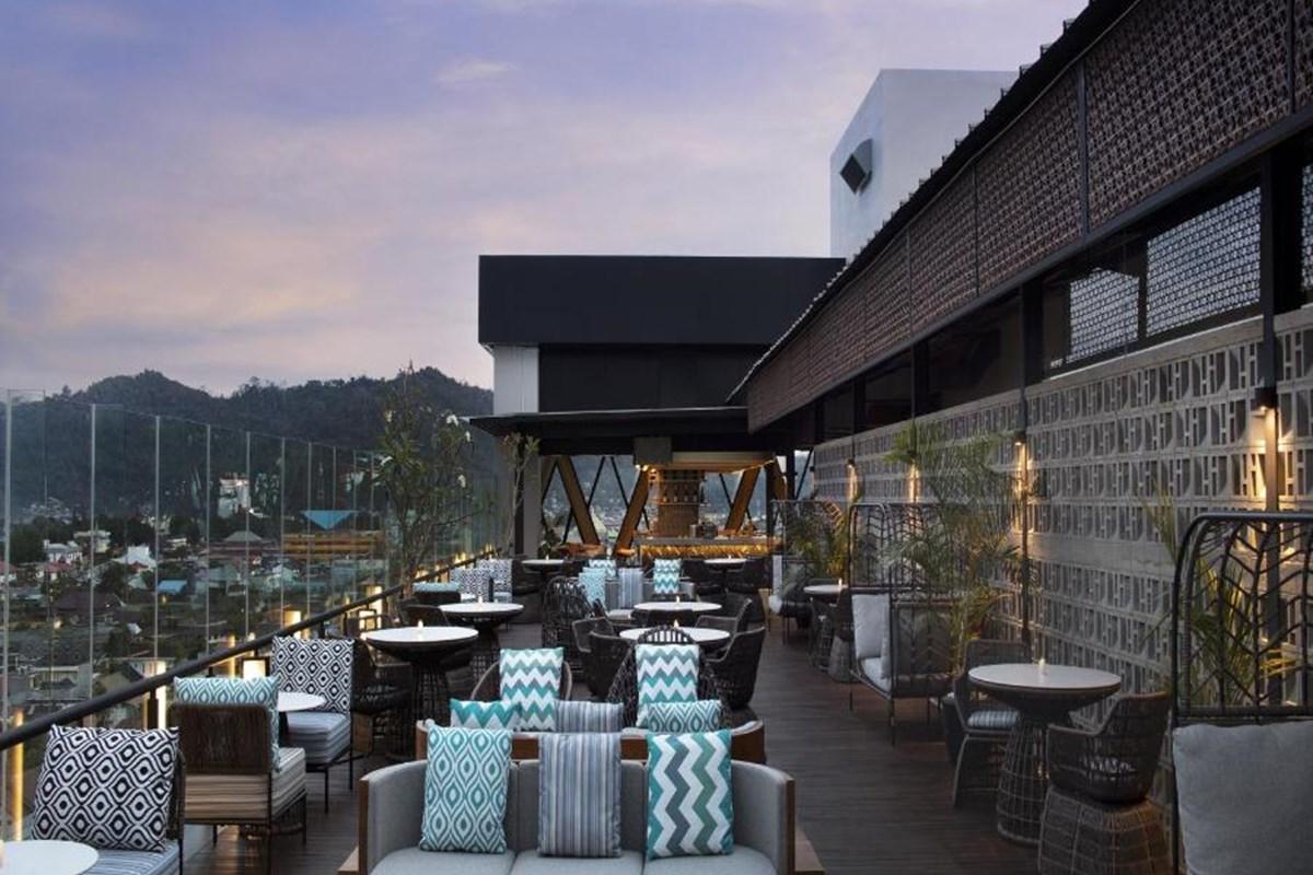 Santika Premiere Hotel 4*